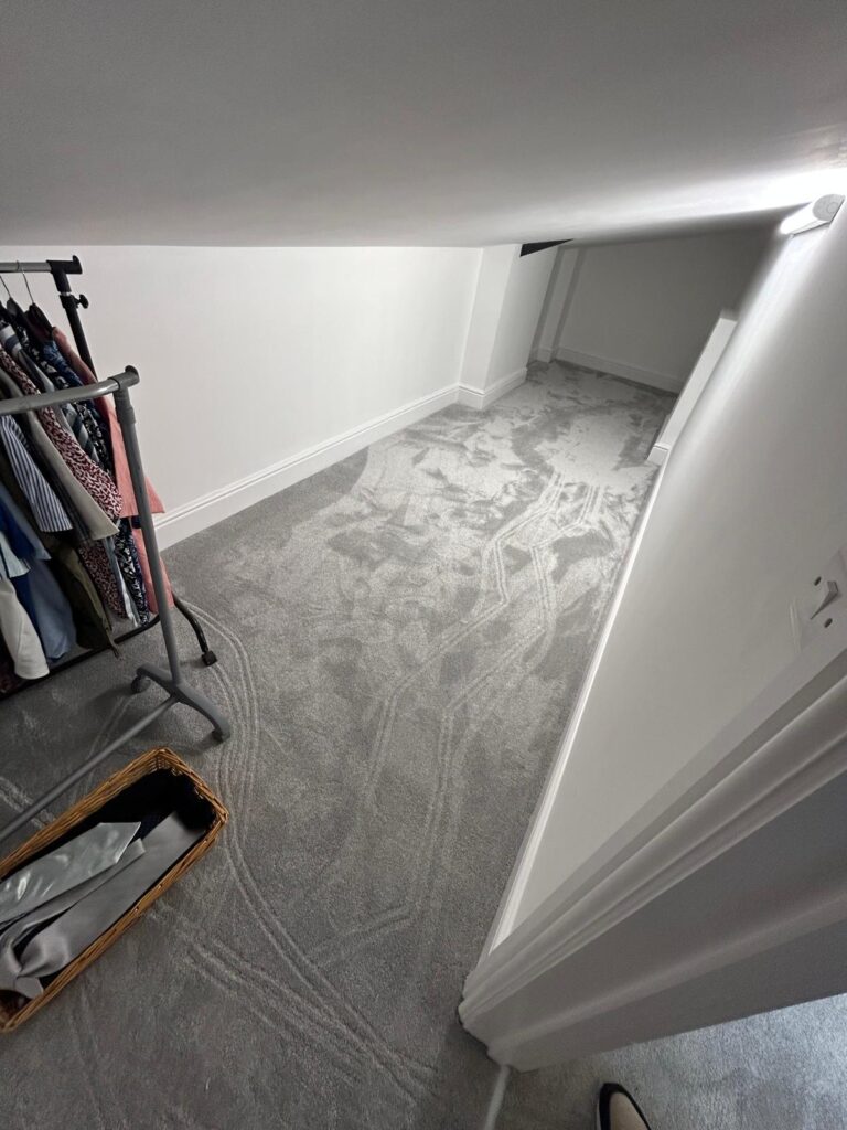 Cushion vinyl in ensuite (5)